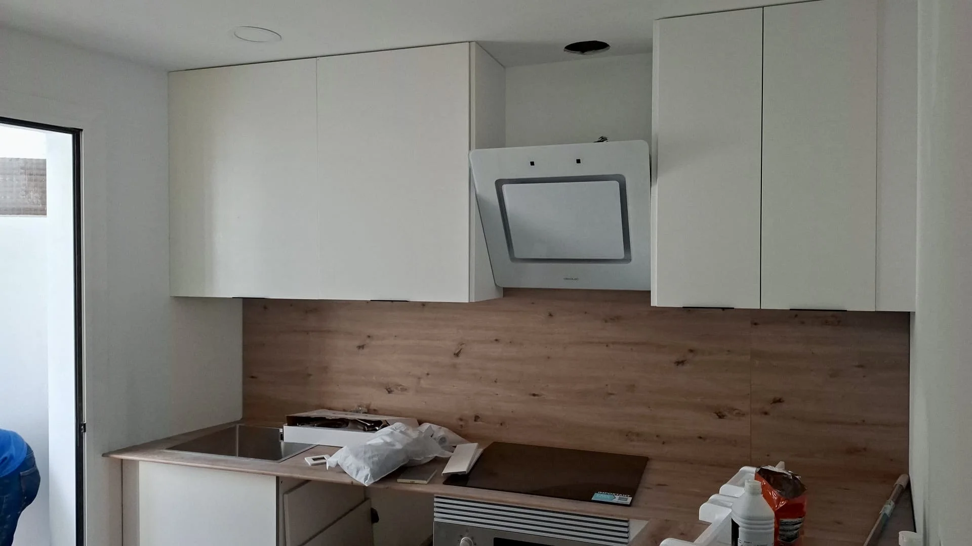 Cocina moderna integrada y minimalista