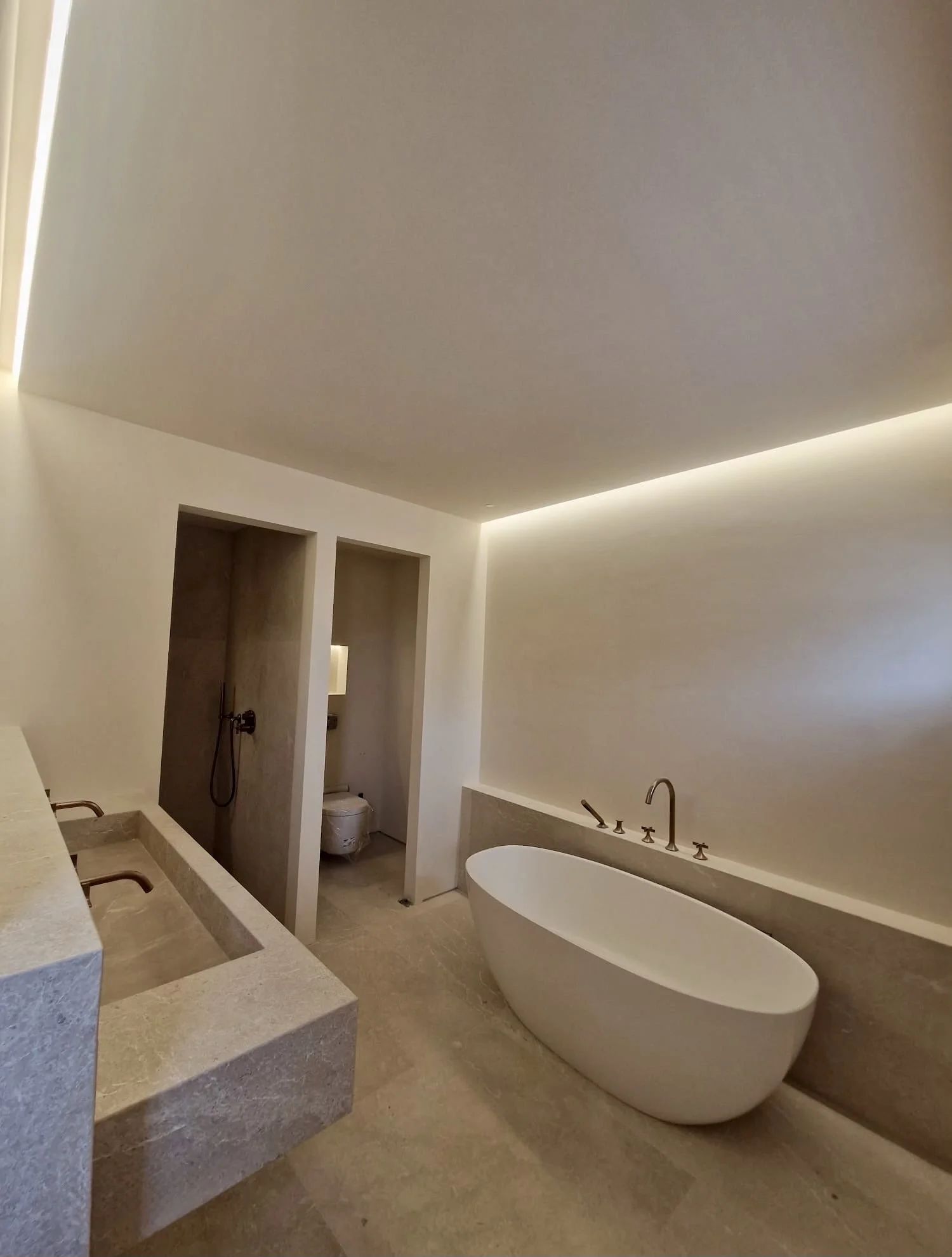 Baño de diseño con bañera exenta